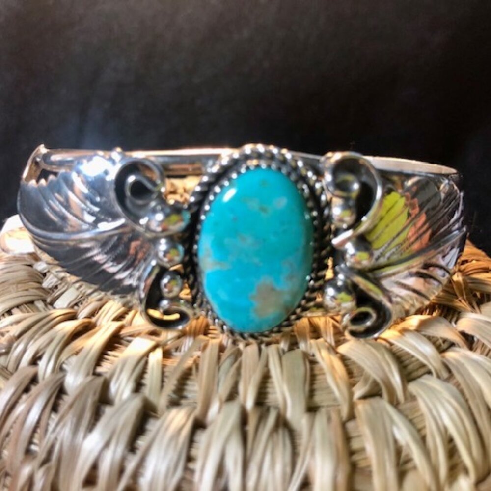 Navajo Handcrafted Kingman Turquoise Bracelet - NEW